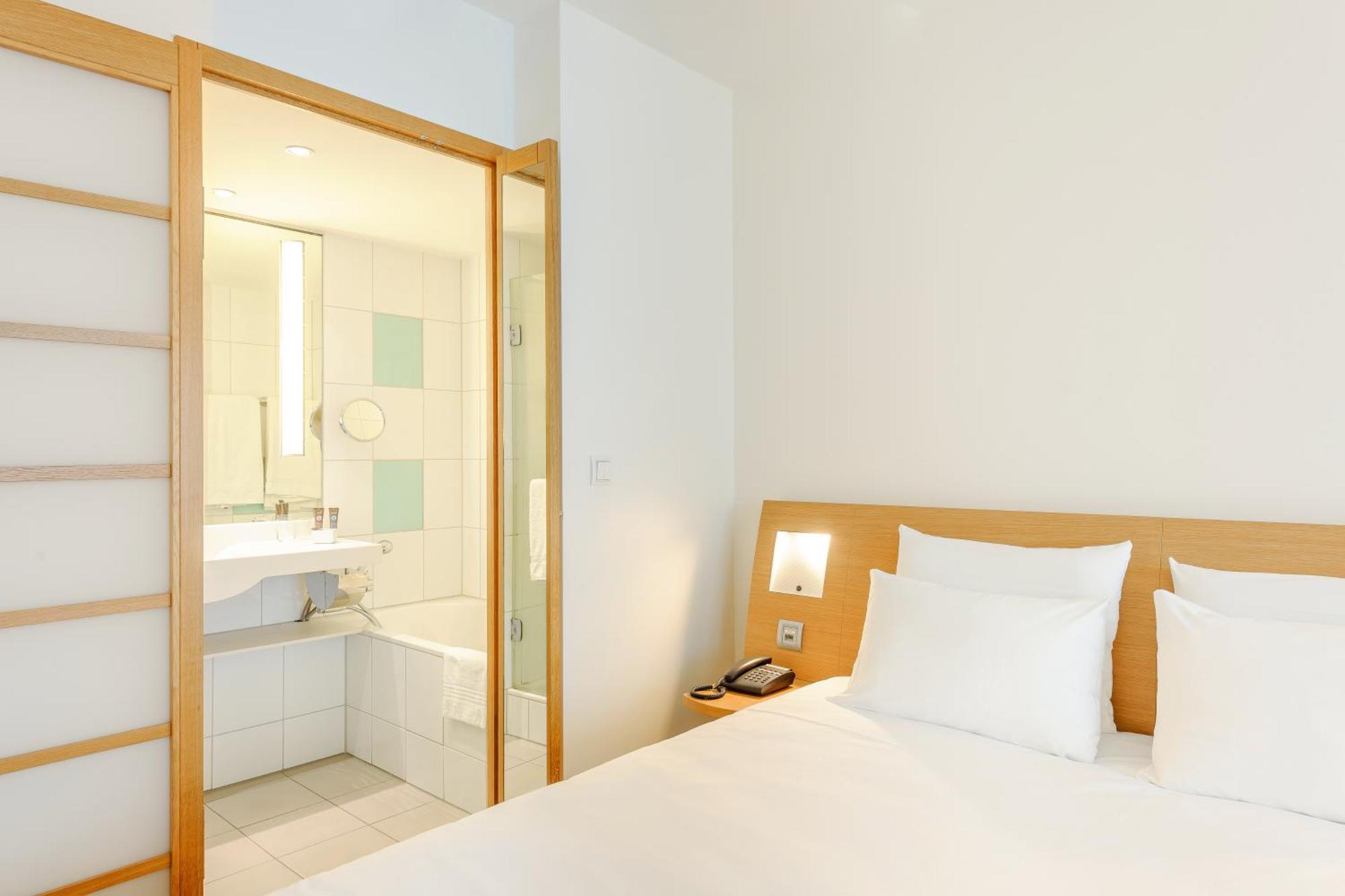 Novotel Paris Rueil Malmaison Bagian luar foto