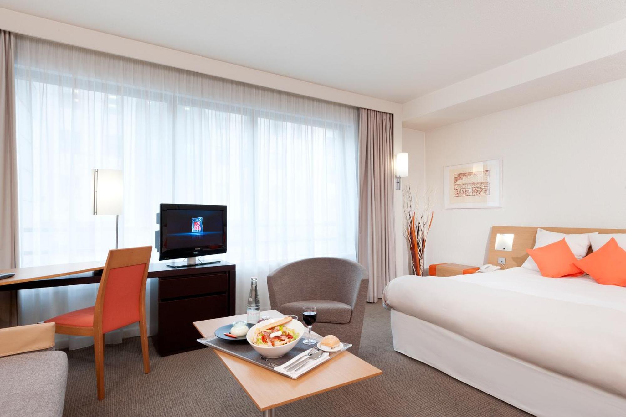 Novotel Paris Rueil Malmaison Bagian luar foto