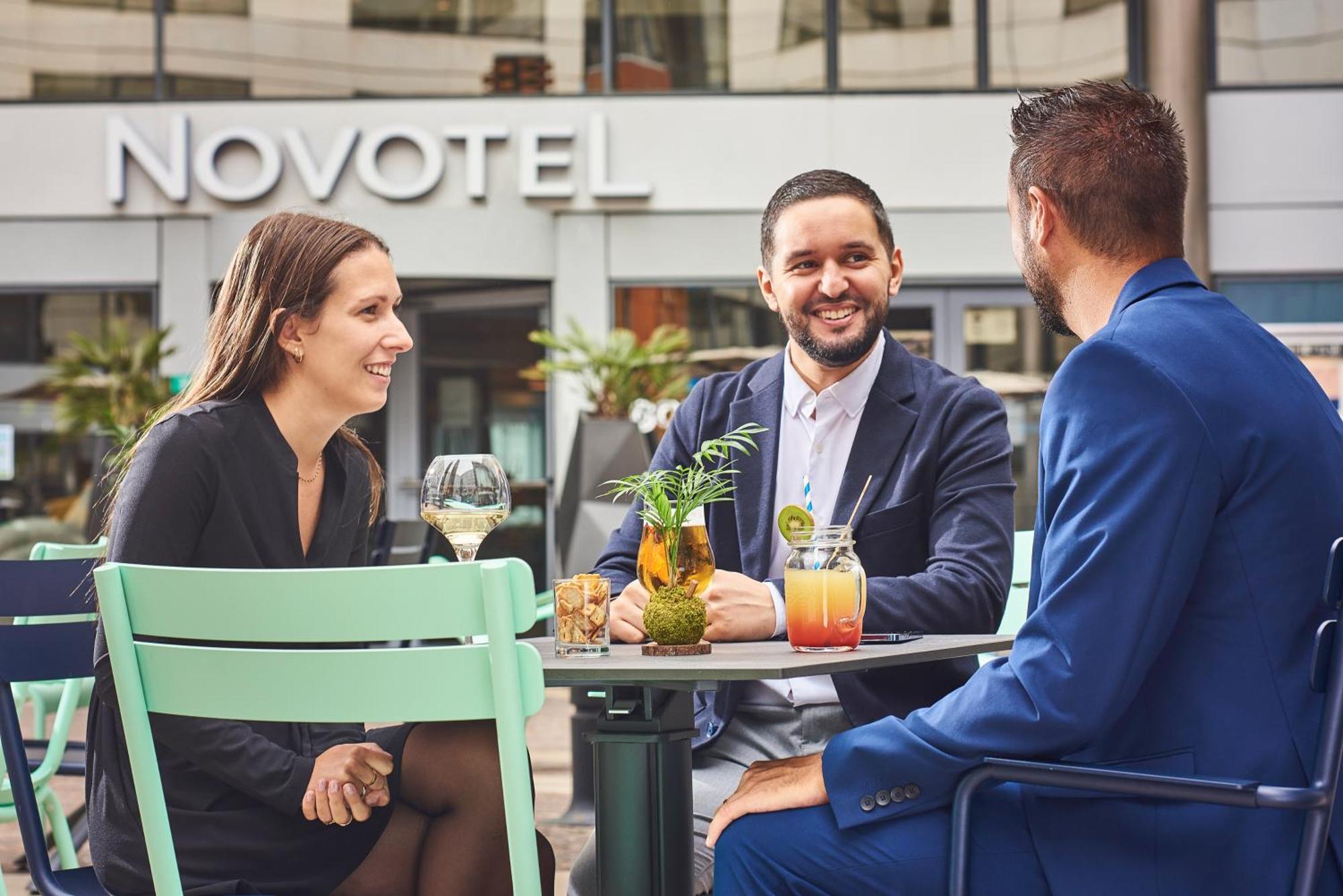 Novotel Paris Rueil Malmaison Bagian luar foto