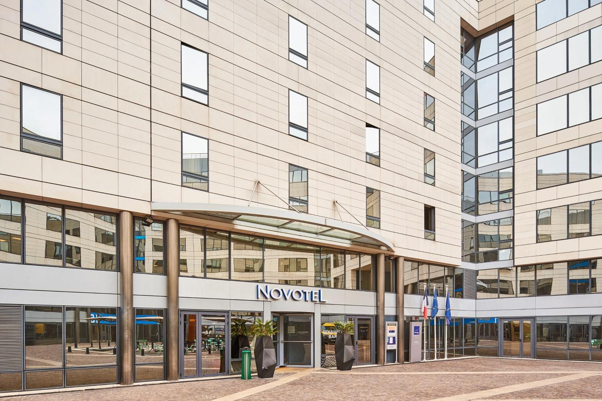 Novotel Paris Rueil Malmaison Bagian luar foto
