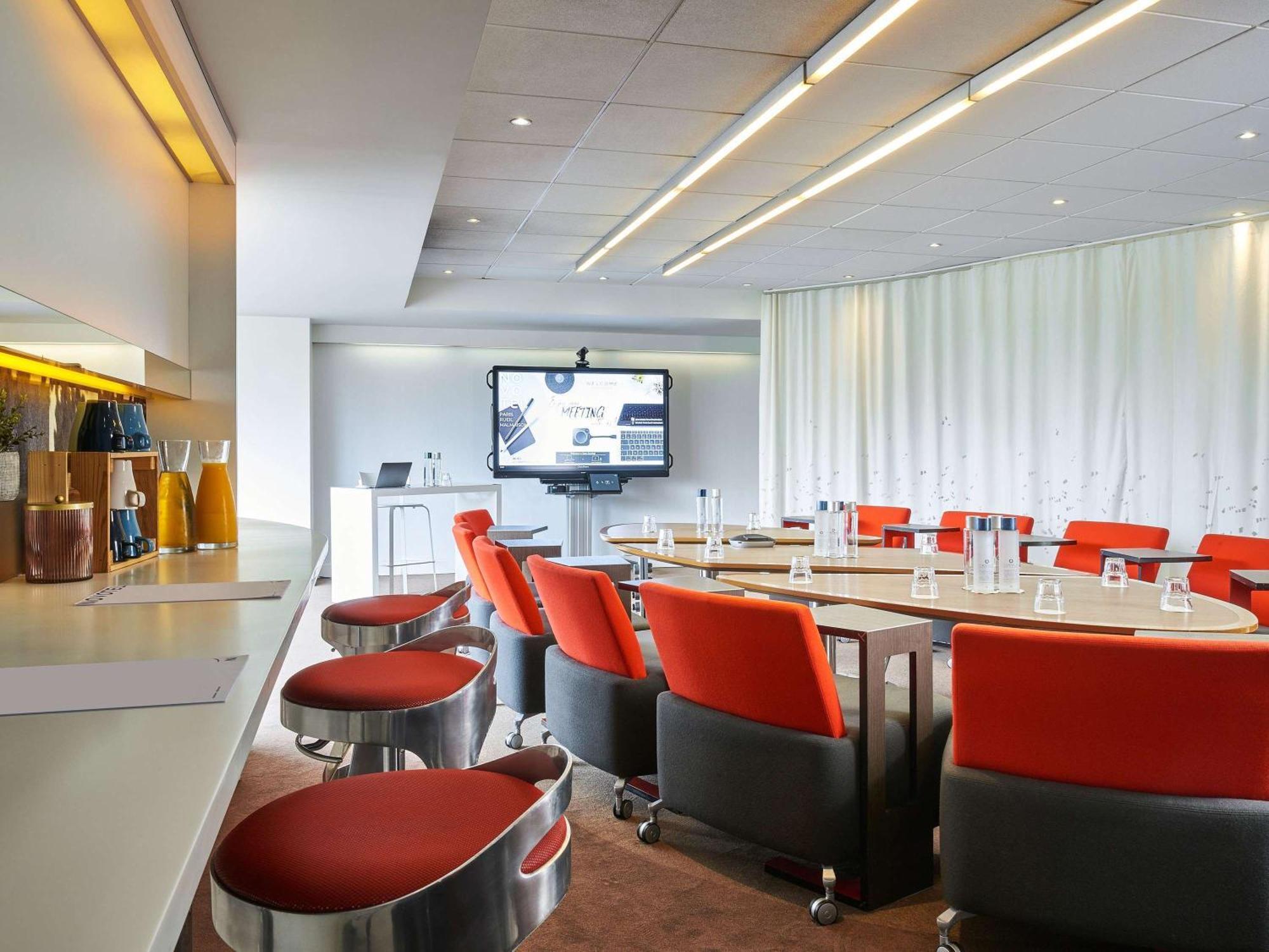 Novotel Paris Rueil Malmaison Bagian luar foto