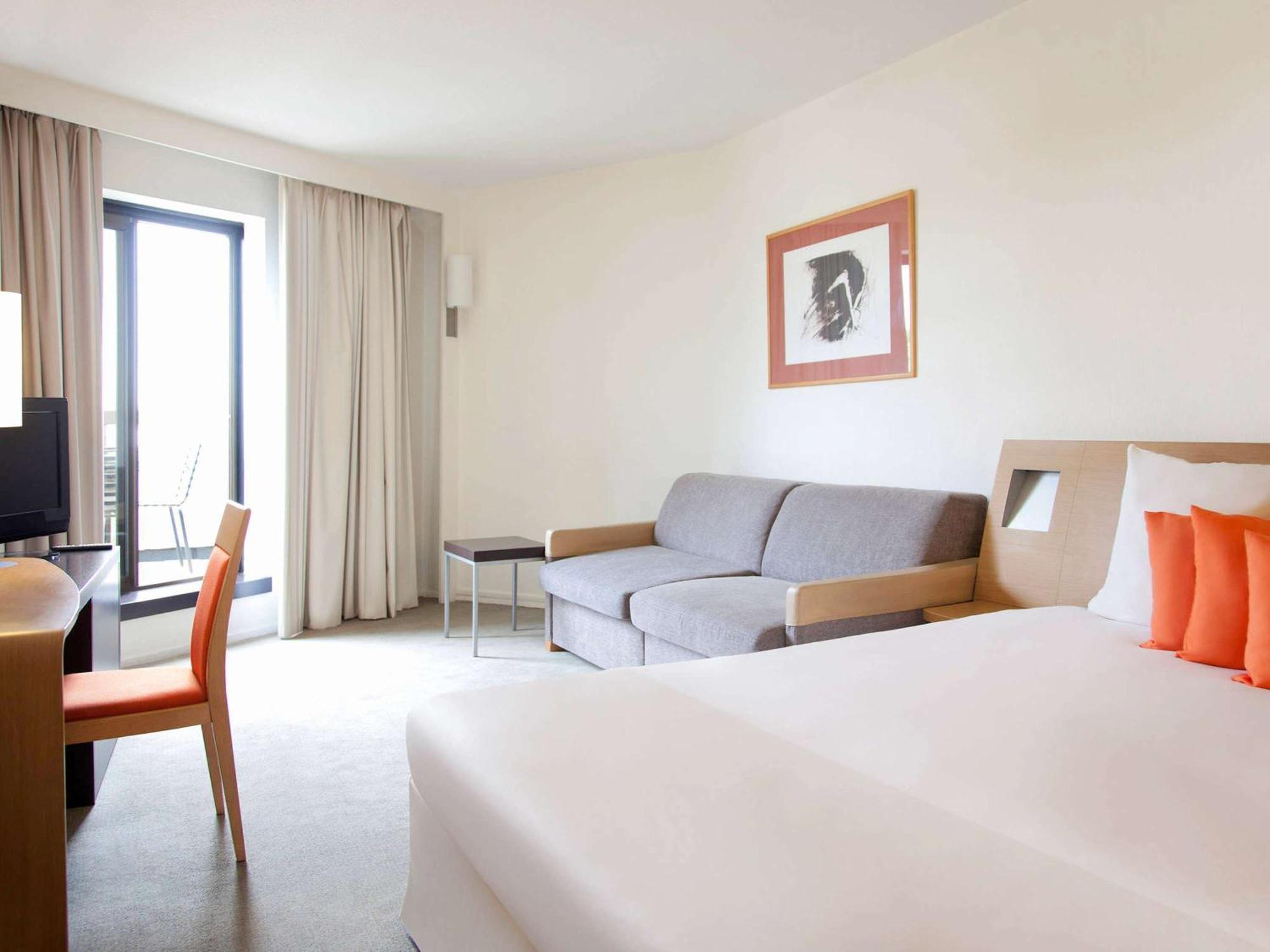 Novotel Paris Rueil Malmaison Bagian luar foto