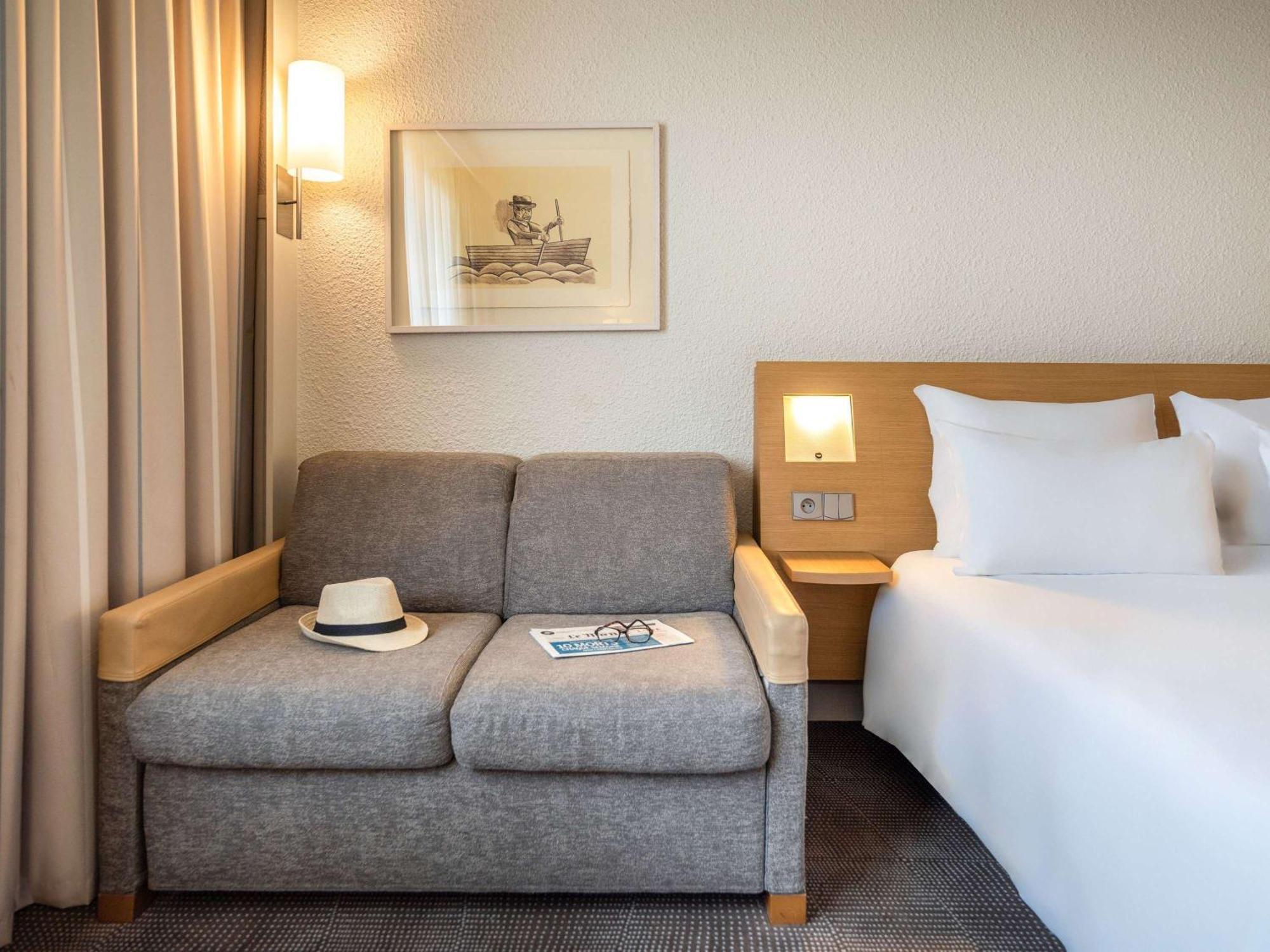 Novotel Paris Rueil Malmaison Bagian luar foto