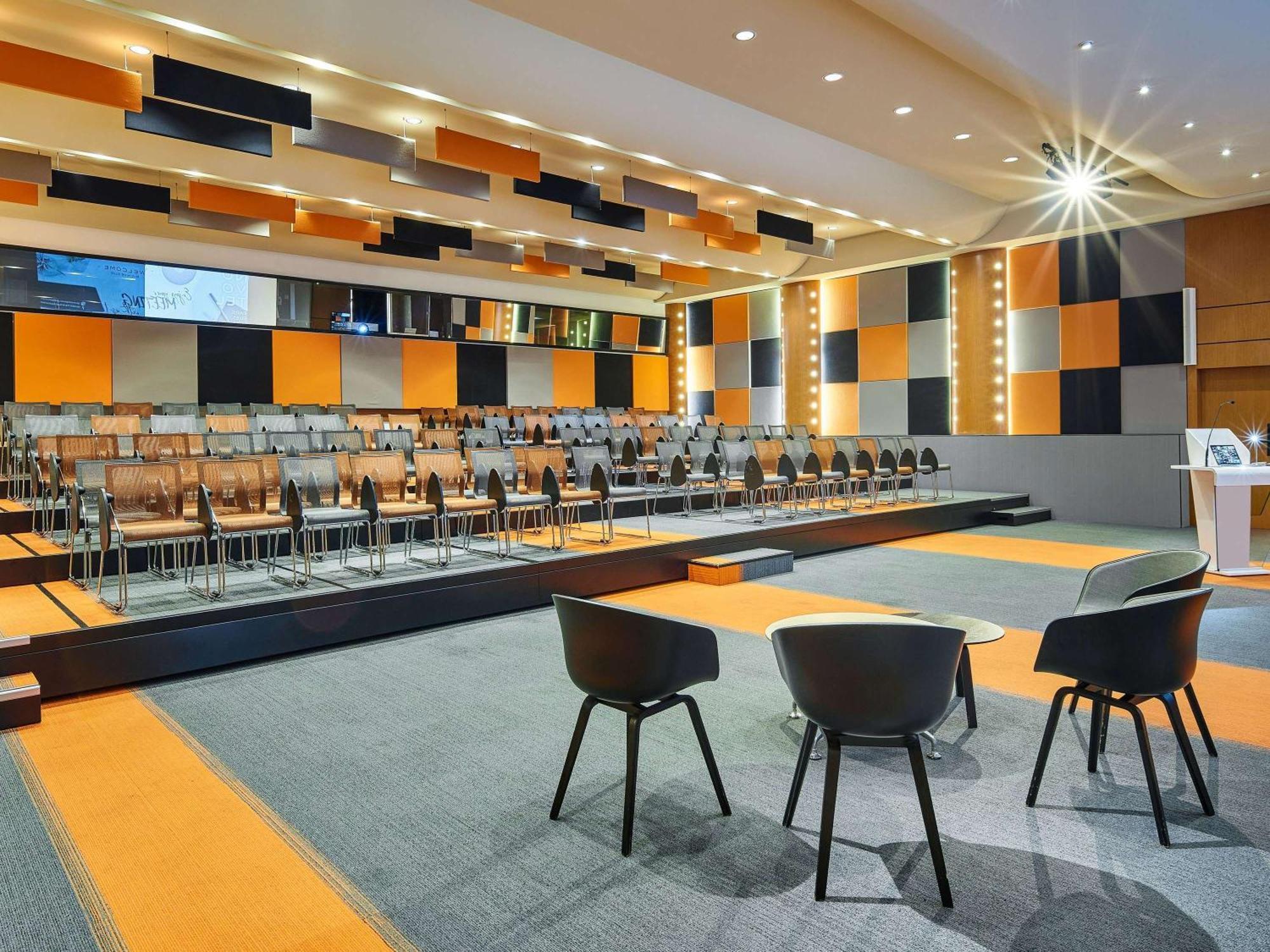 Novotel Paris Rueil Malmaison Bagian luar foto