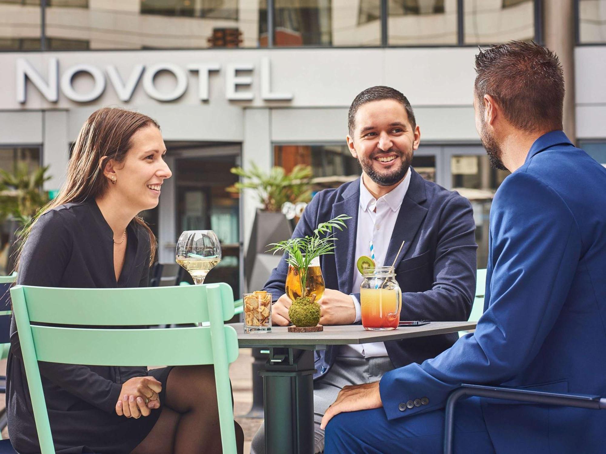 Novotel Paris Rueil Malmaison Bagian luar foto